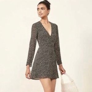 Reformation black and white floral wrap dress Size Small
